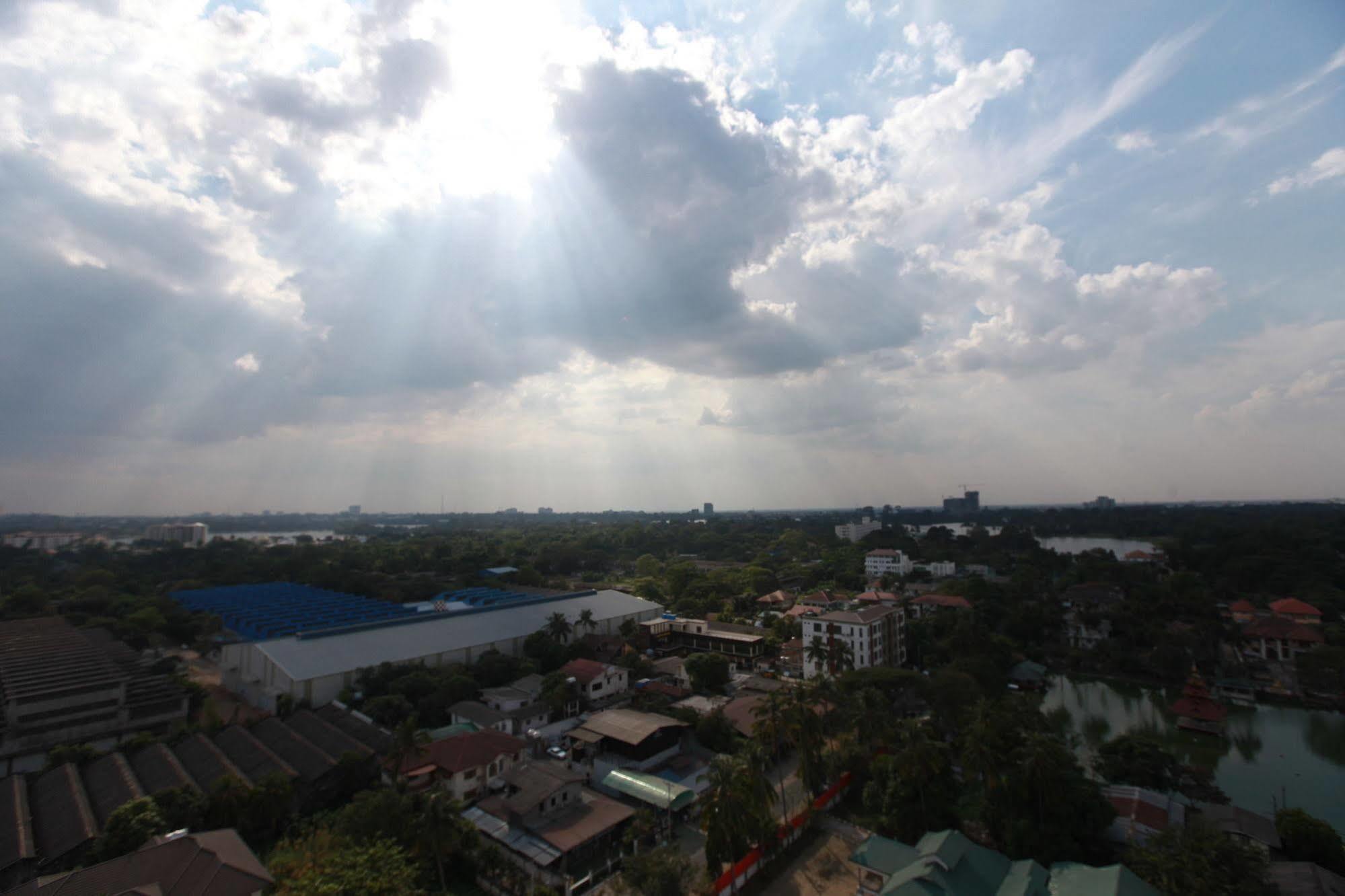 Super Hotel Rangoon Buitenkant foto