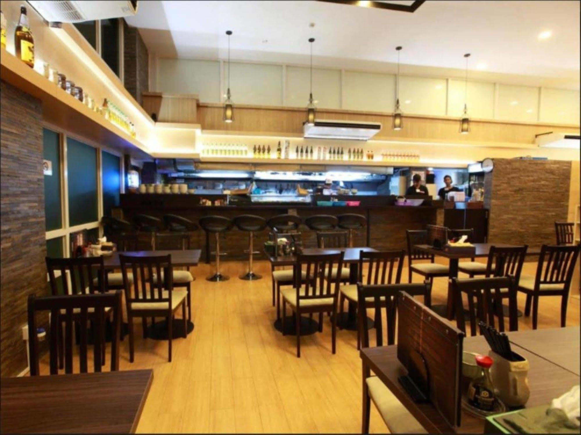 Super Hotel Rangoon Buitenkant foto