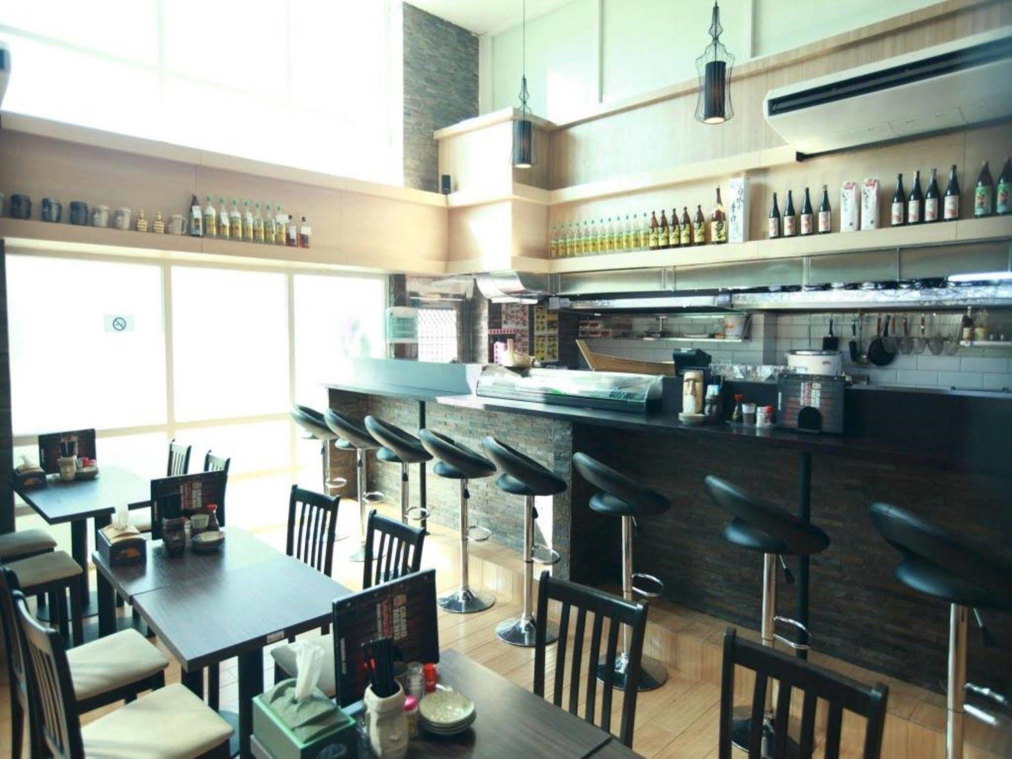 Super Hotel Rangoon Buitenkant foto