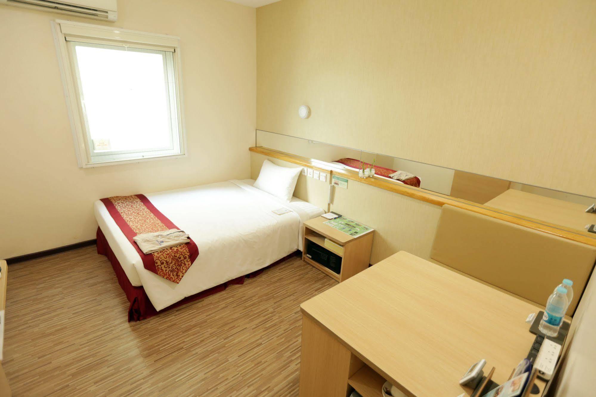 Super Hotel Rangoon Buitenkant foto