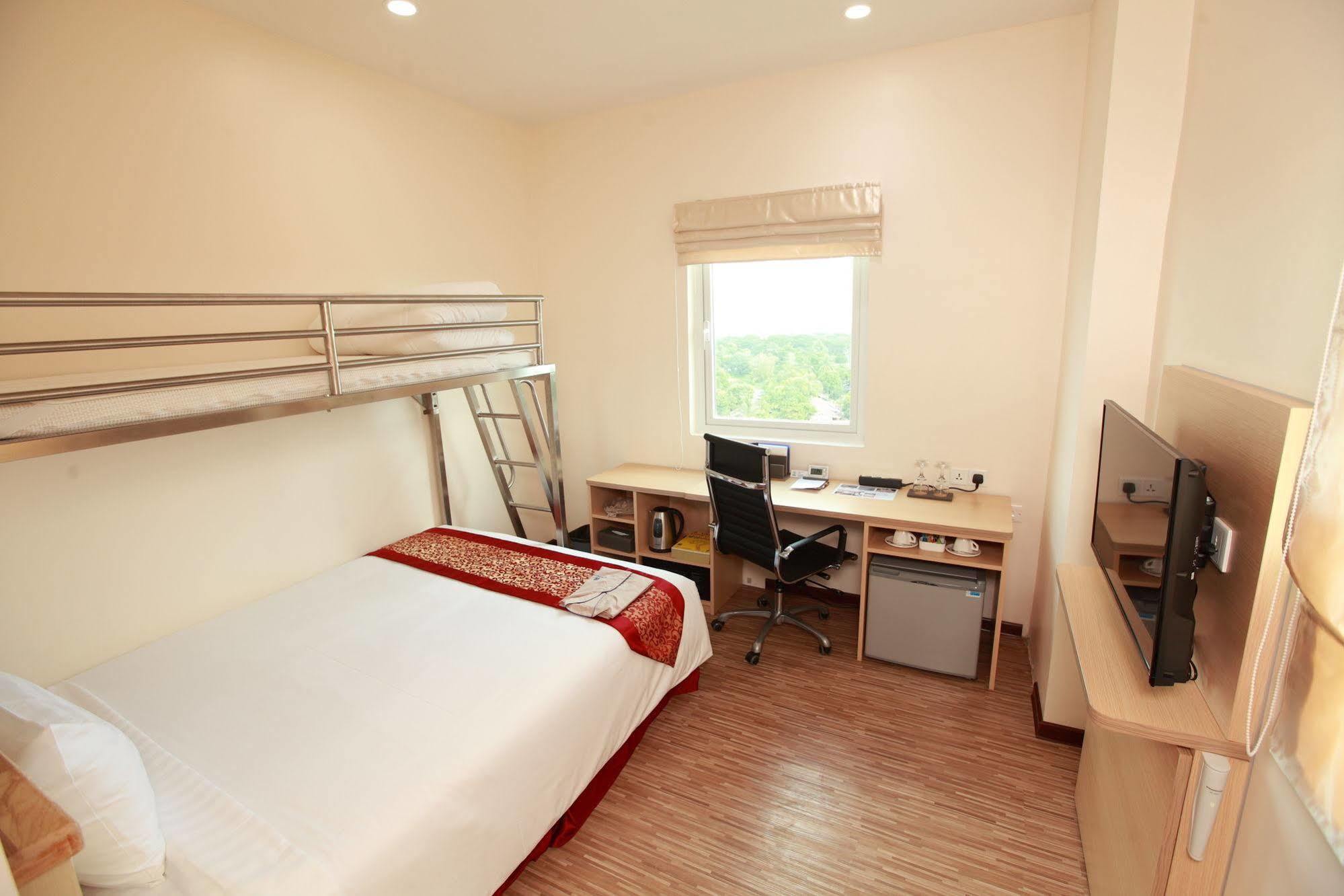 Super Hotel Rangoon Buitenkant foto